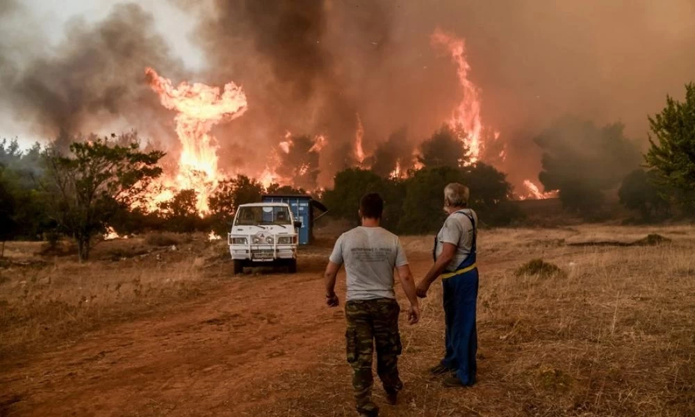 Συνεχίζεται ο πύρινος εφιάλτης στα Βίλια - Κινείται προς το όρος Κανδήλι το μέτωπο